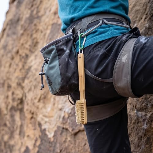 Climbing Gear Brush 20cm / 7.87in Long, Wood Handle with Natural Fiber Head and Tail Storage Hole for Outdoor Routes and Rock Pockets Rock Climbing Brush